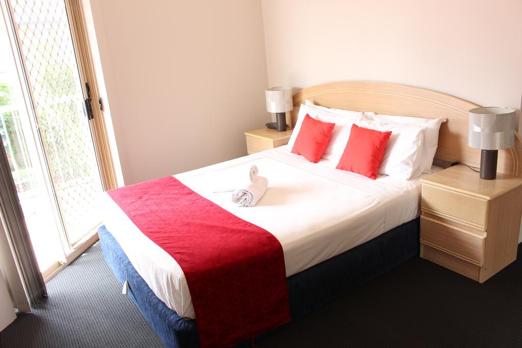 เซอร์เฟอร์ริเวอร์ไซด์อพาร์ทเม้น Aparthotel โกลด์โคสต์ ภายนอก รูปภาพ
